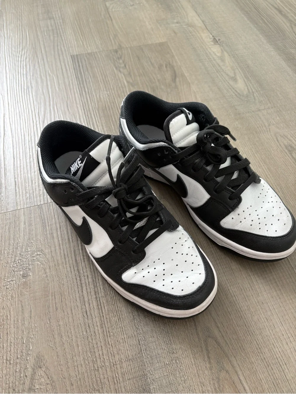 Nike Black and White Low-Top Sneakers - Picture 2 of 4